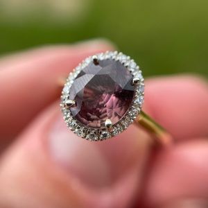 10k Tourmaline / Garnet (?) colour changing stone sz 7